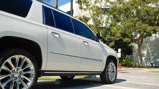 Used 2019 Cadillac Escalade ESV Premium Luxury RWD image 24