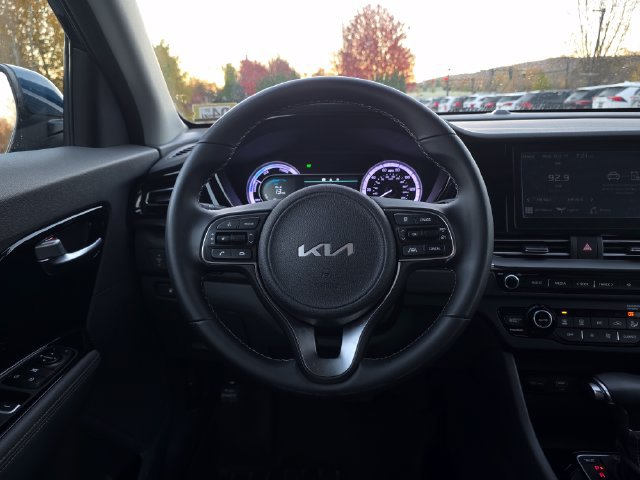 Certified 2022 Kia Niro LXS FWD image 22