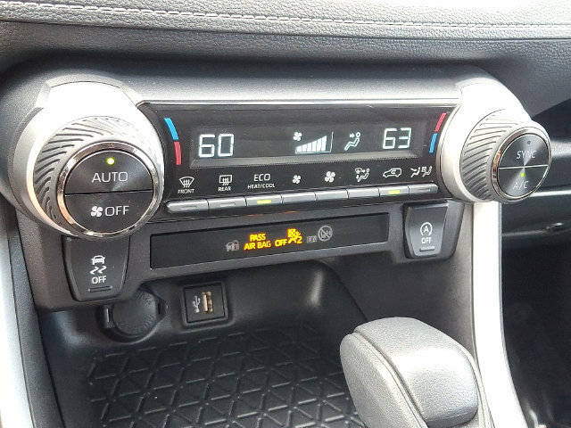 Used 2025 Toyota RAV4 XLE AWD/4WD image 15
