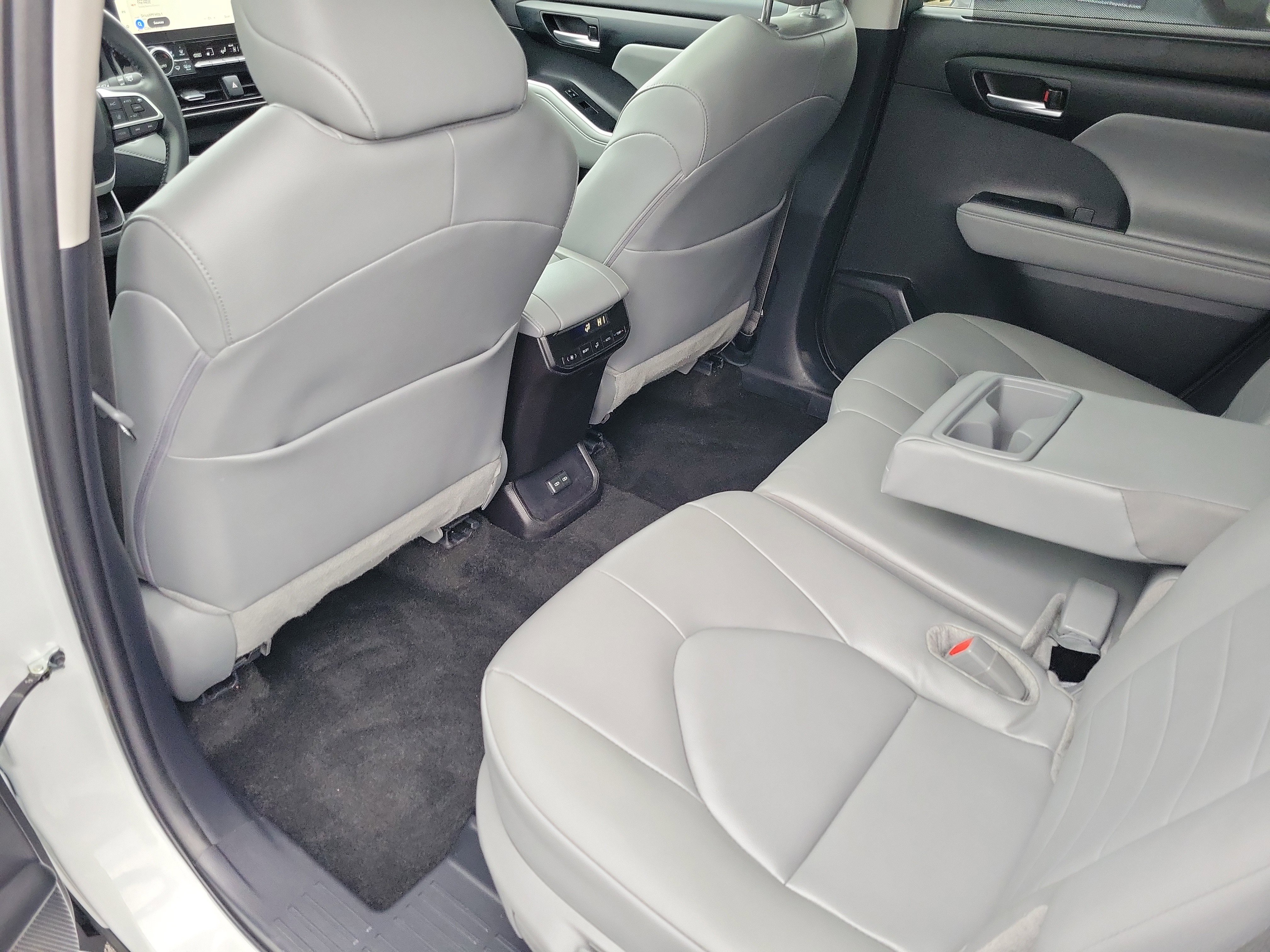 Certified 2025 Toyota Highlander XLE image 16