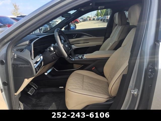 Used 2026 Cadillac Lyriq Signature Luxury AWD/4WD image 12