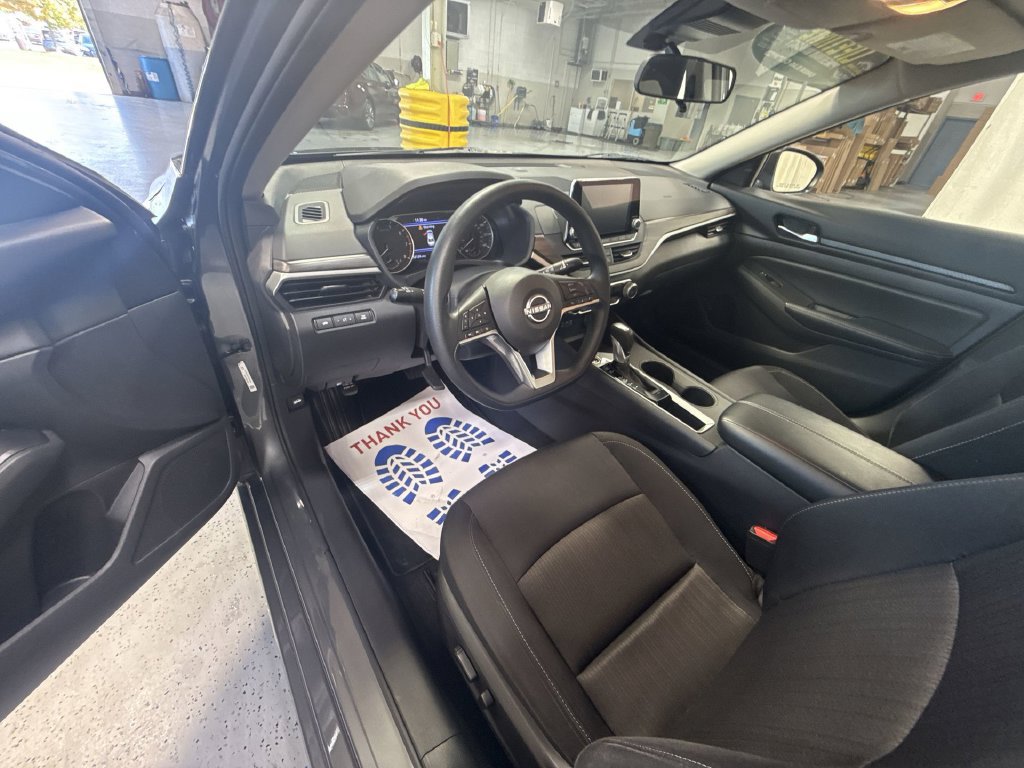 Used 2025 Nissan Altima 2.5 SV FWD image 13