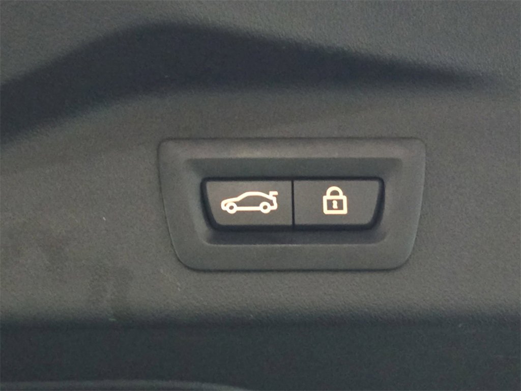 Used 2019 BMW X7 xDrive50i w/ M Sport Package image 17