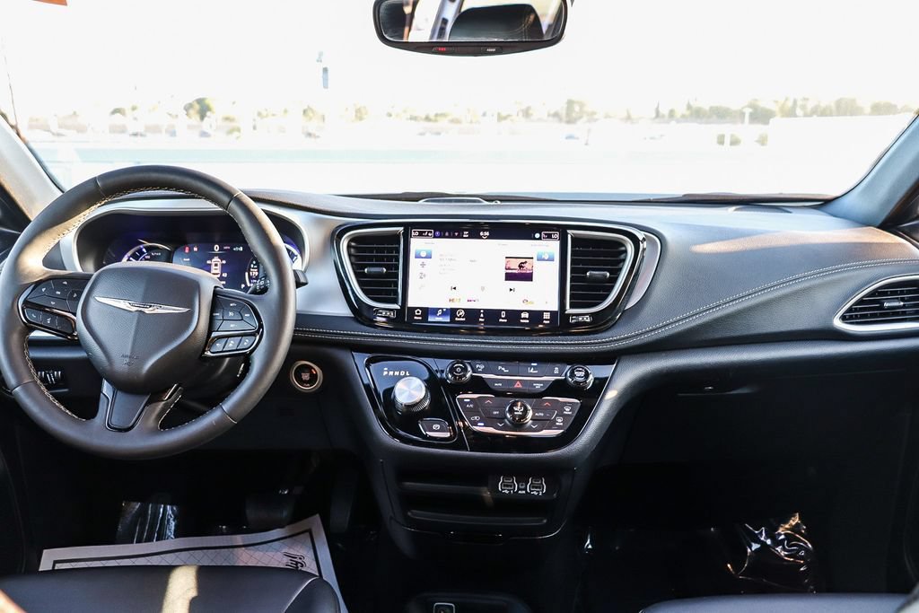 Used 2024 Chrysler Pacifica Limited FWD image 14