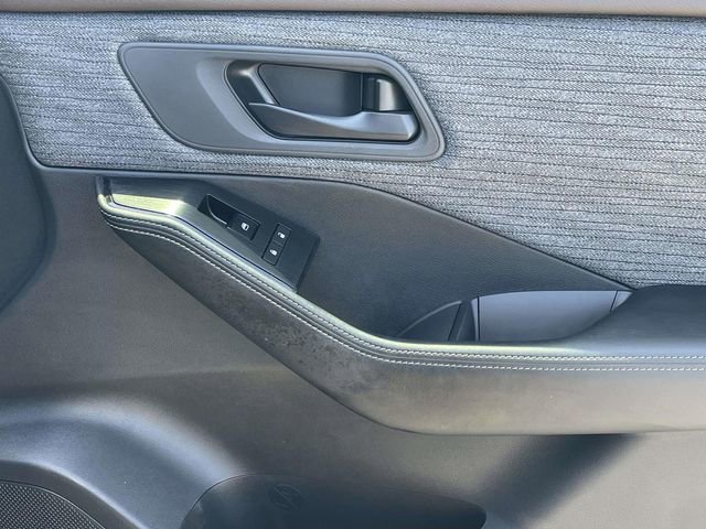 Used 2021 Nissan Rogue S FWD image 12