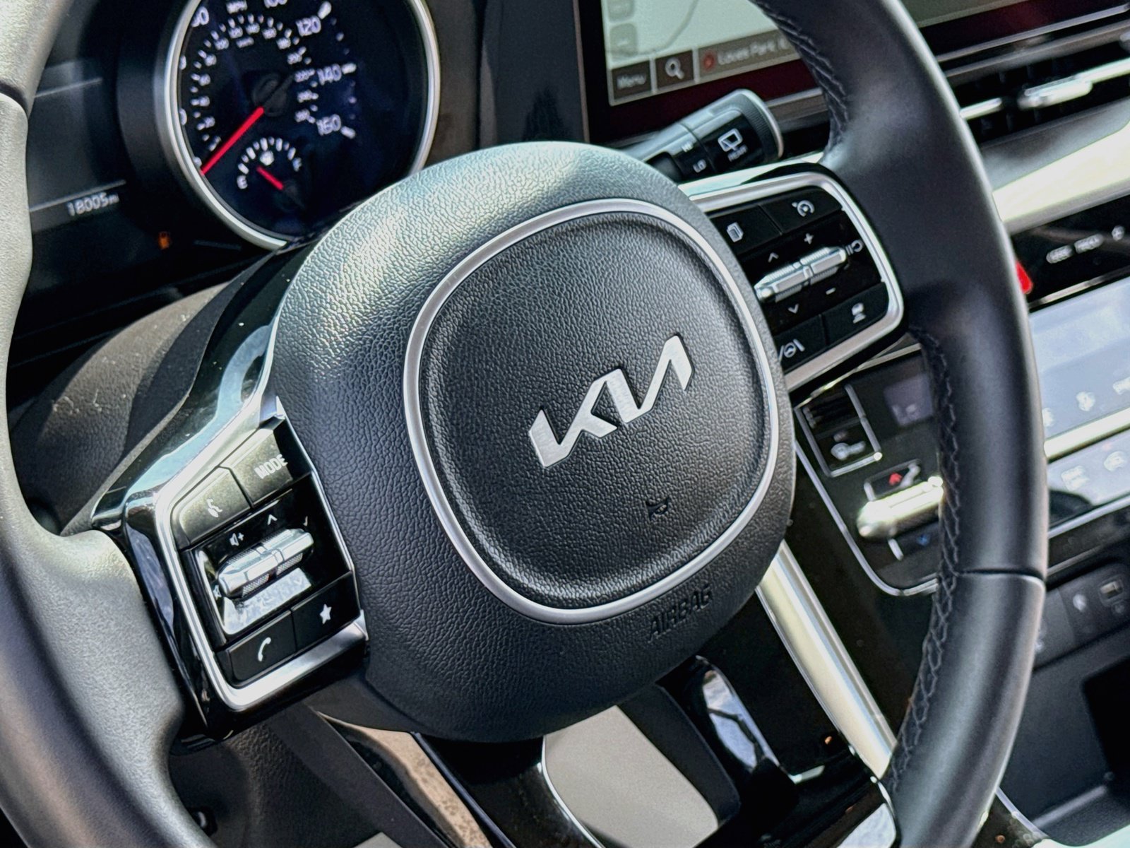 Used 2024 Kia Carnival EX FWD image 12