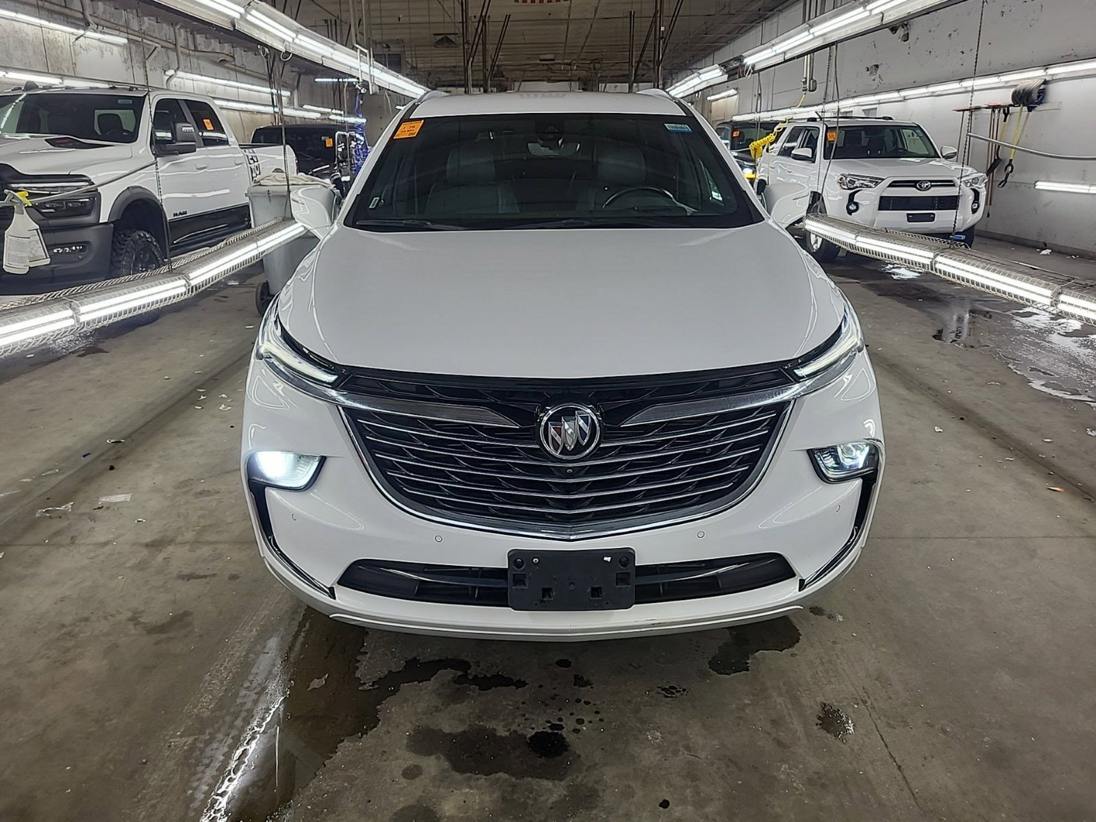 Used 2024 Buick Enclave Premium AWD/4WD image 2