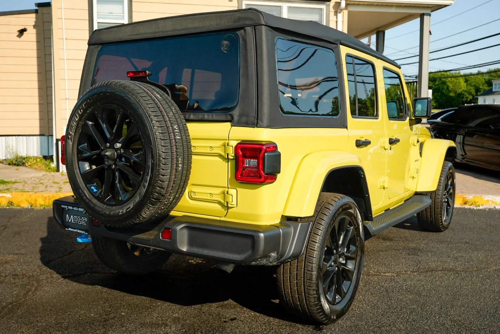 Used 2023 Jeep Wrangler Unlimited Sahara w/ Cold Weather Group AWD/4WD image 5