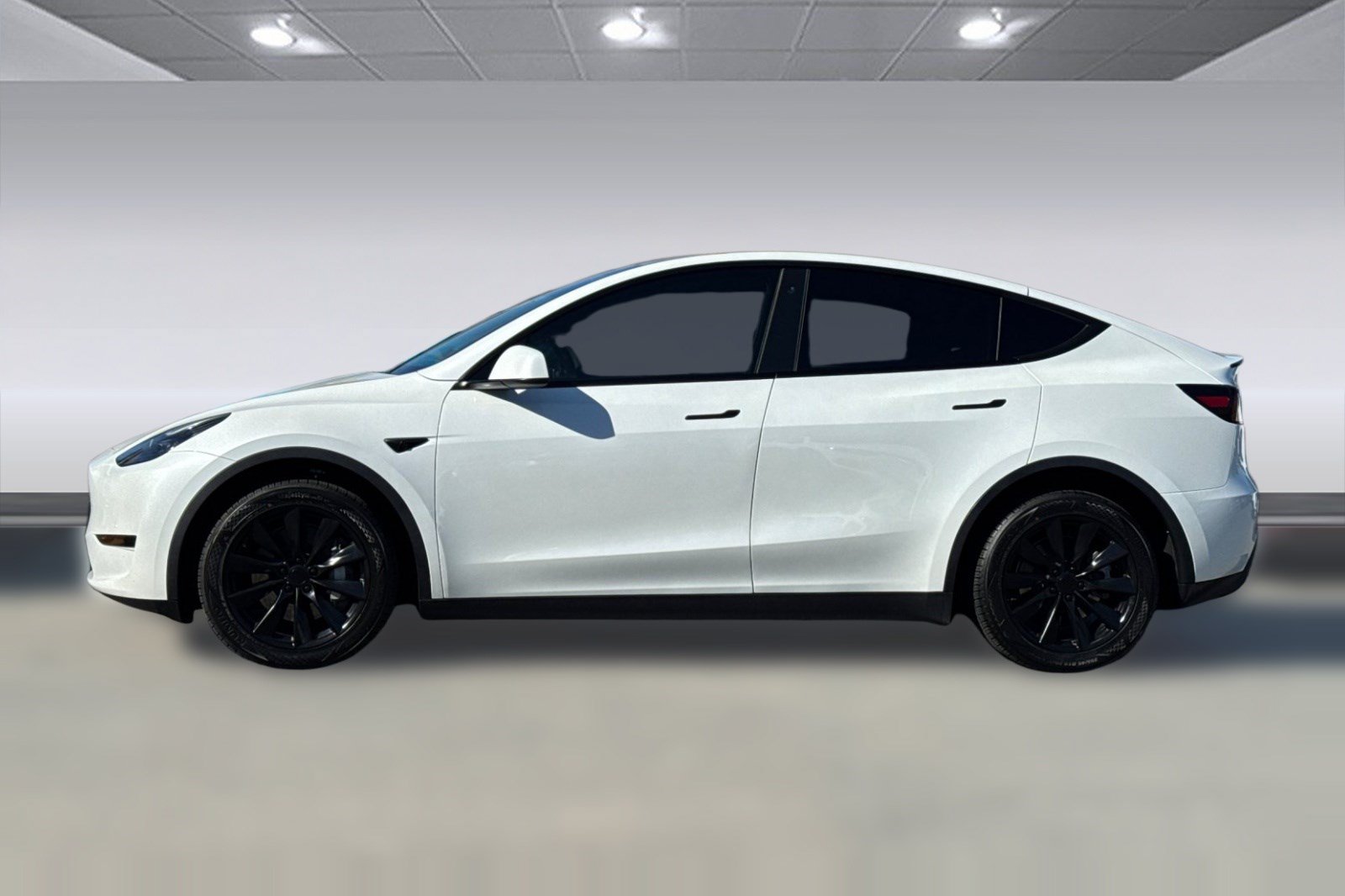 Used 2023 Tesla Model Y Long Range AWD/4WD image 2