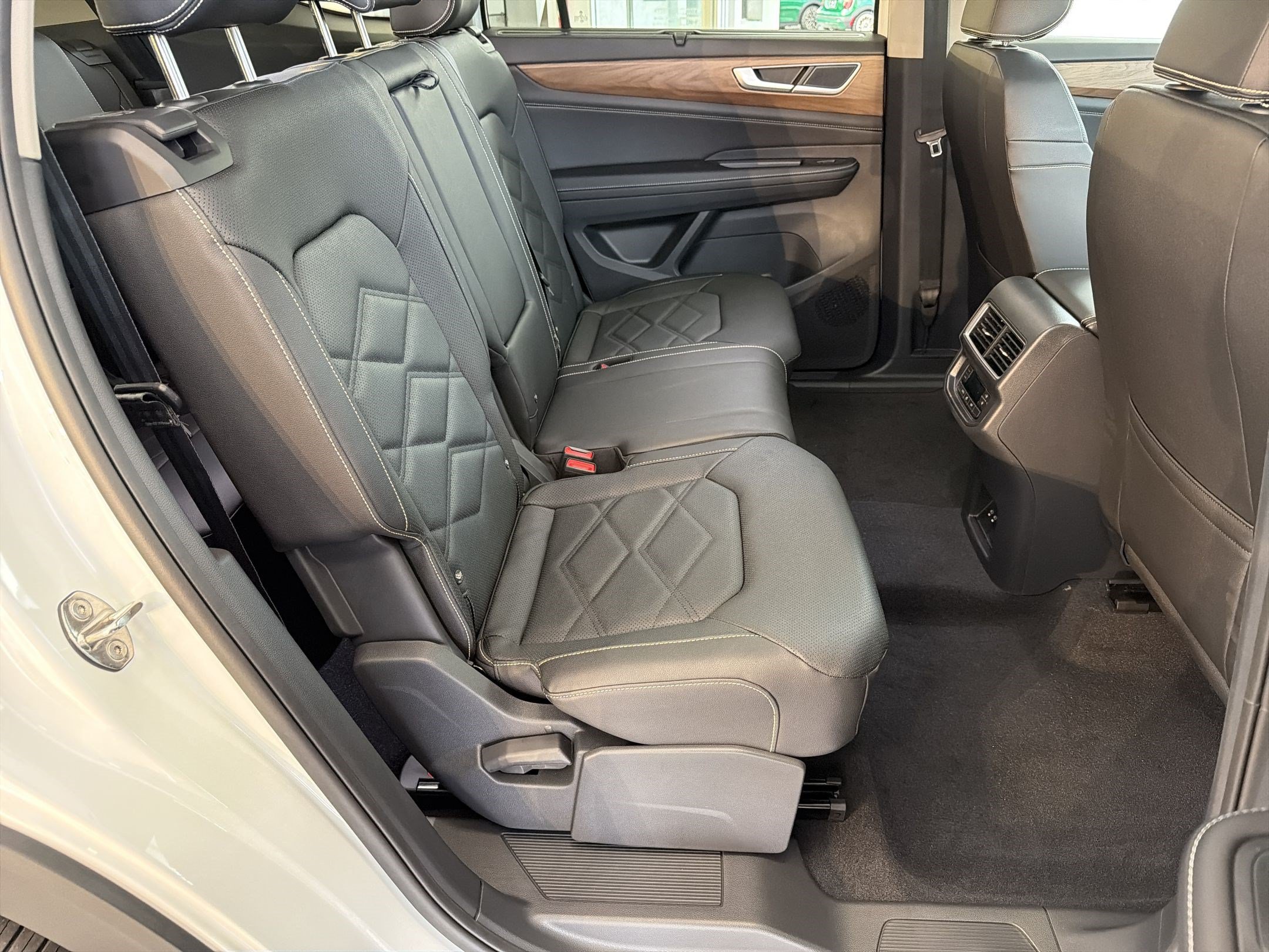 New 2026 Volkswagen Atlas SE FWD image 27