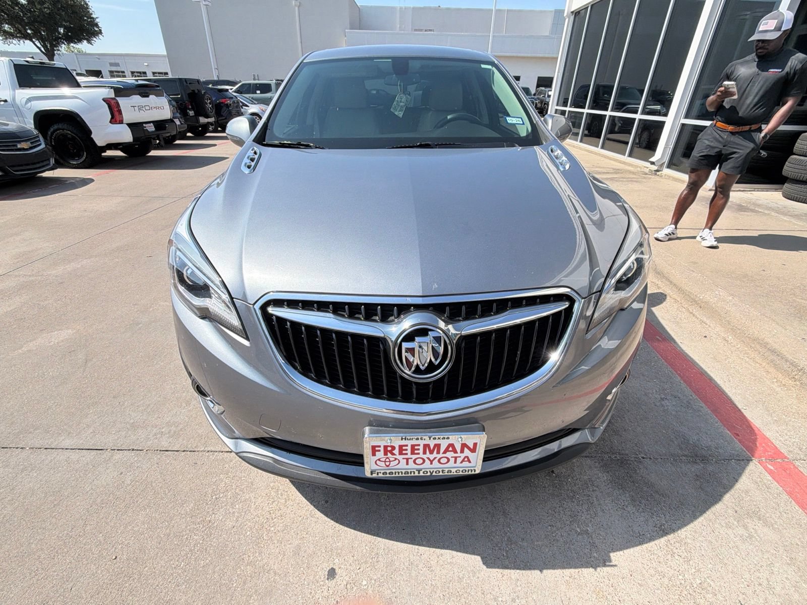 Used 2020 Buick Envision Preferred w/ LPO, Cargo Package FWD image 3