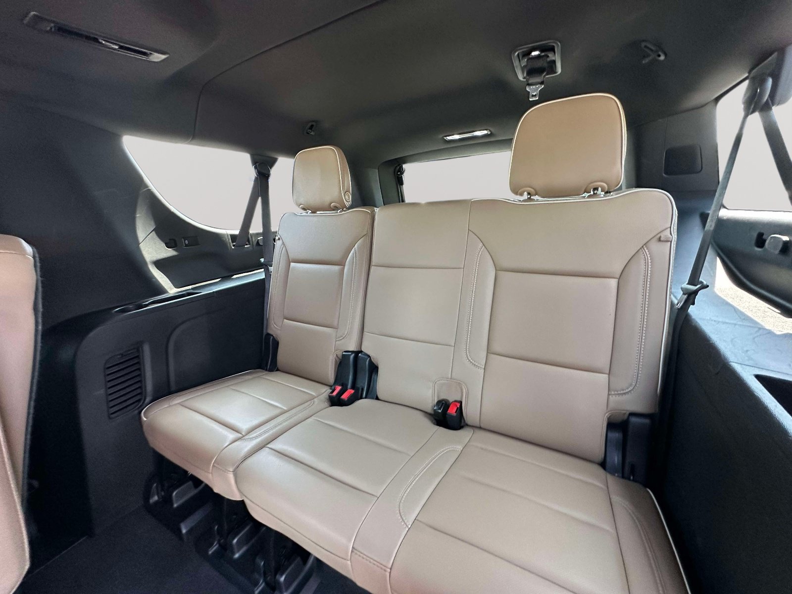 Used 2023 Chevrolet Suburban Premier w/ Premium Package AWD/4WD image 33