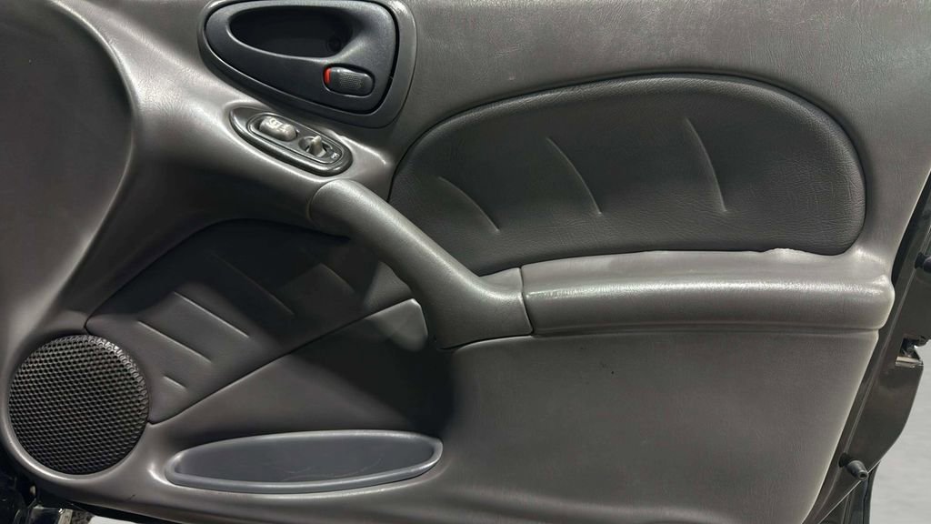 Used 2004 Pontiac Grand Am GT FWD image 12