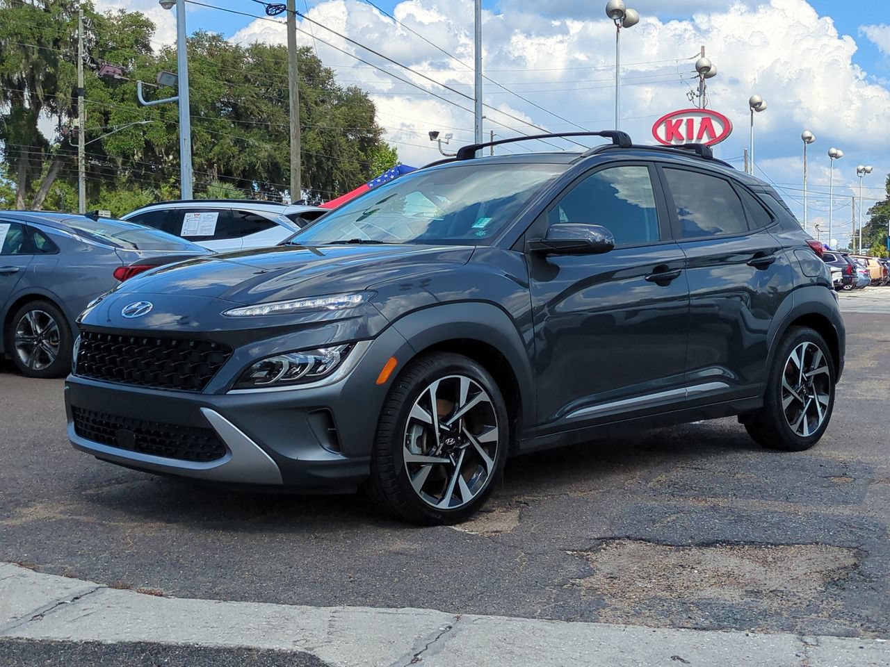 Used 2022 Hyundai Kona Limited FWD image 2