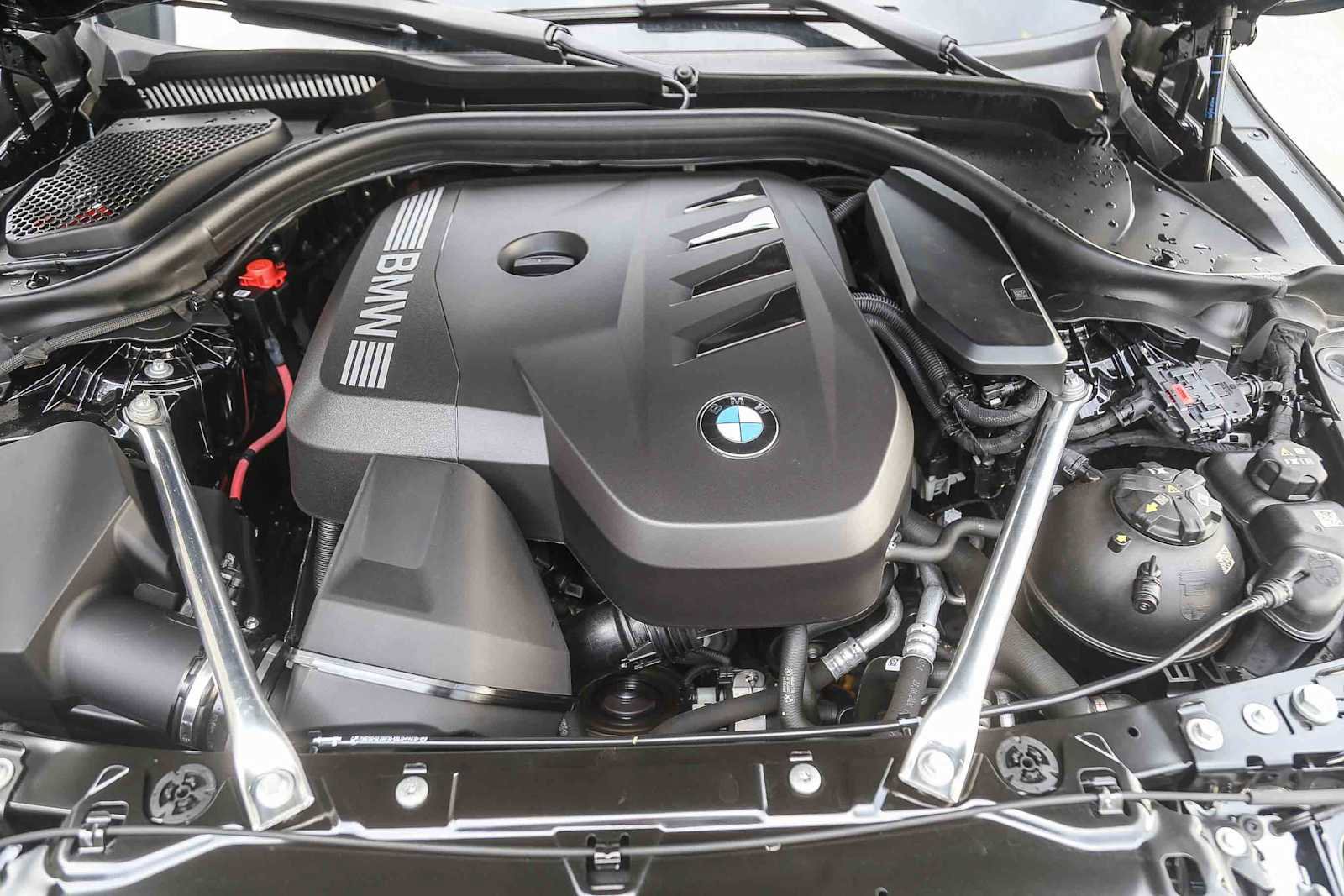 Certified 2025 BMW 530i image 23