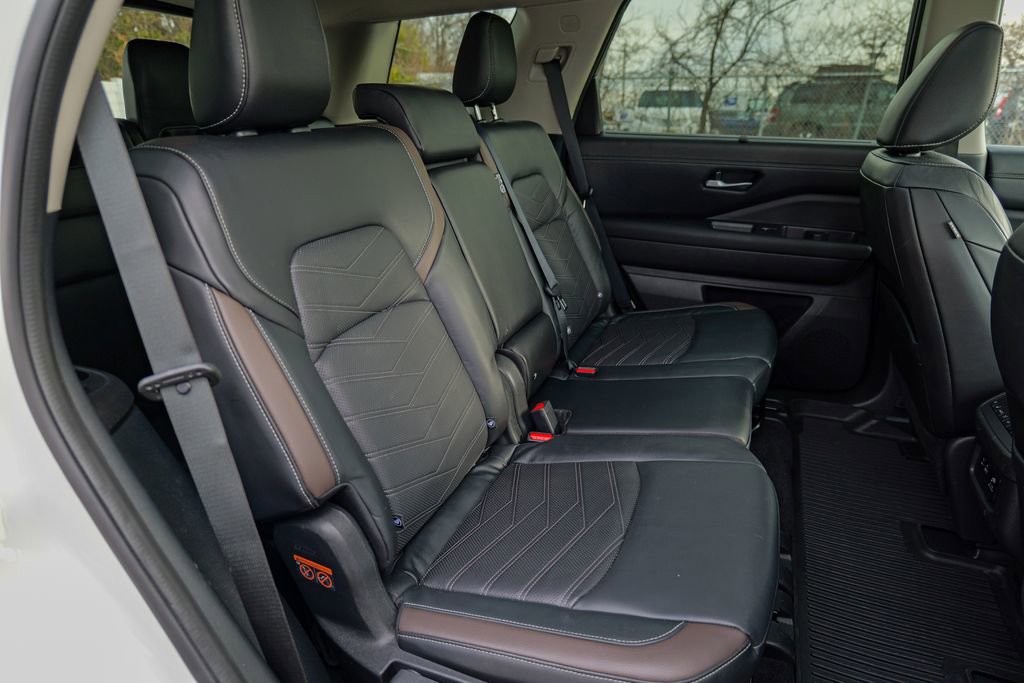 Used 2022 Nissan Pathfinder Platinum w/ Cargo Package image 34