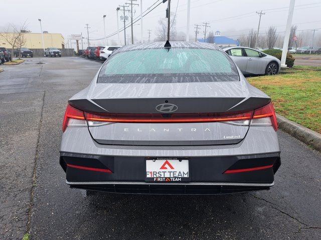 Used 2025 Hyundai Elantra Limited image 9