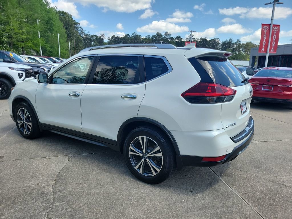 Used 2019 Nissan Rogue SV w/ Premium Package FWD image 3