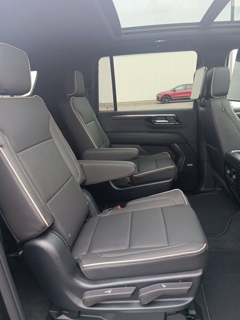 New 2025 Chevrolet Suburban Premier image 25