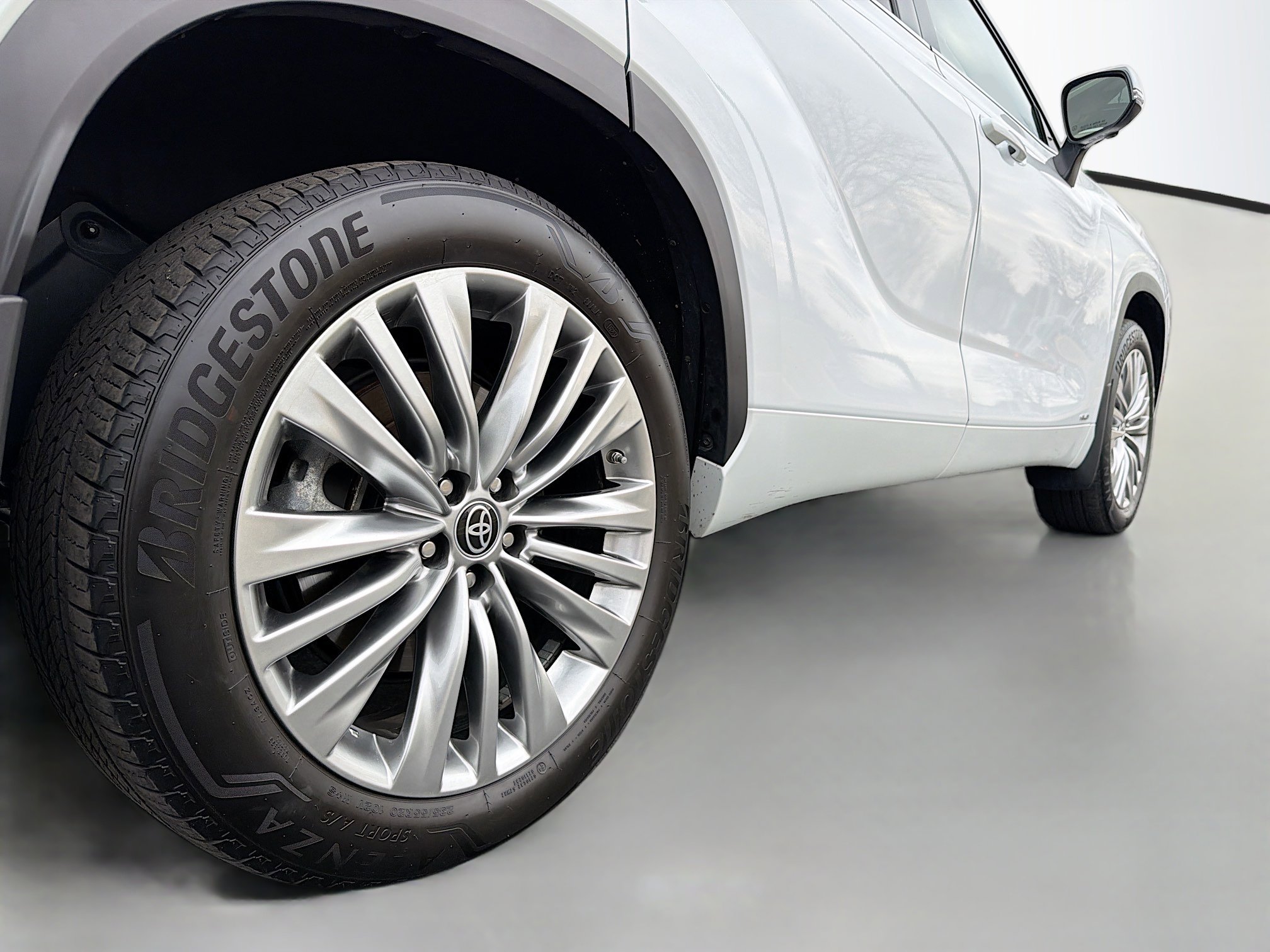 Used 2023 Toyota Highlander Platinum image 15