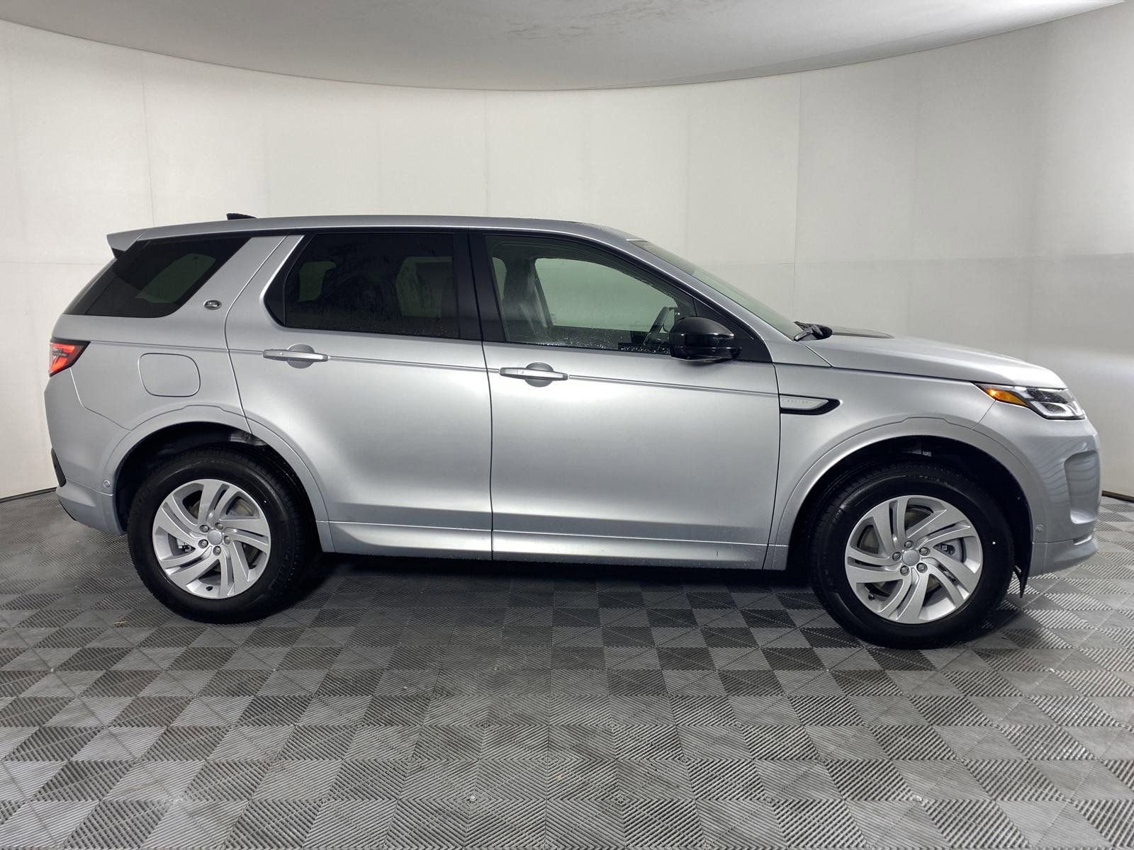 Used 2025 Land Rover Discovery Sport S image 6