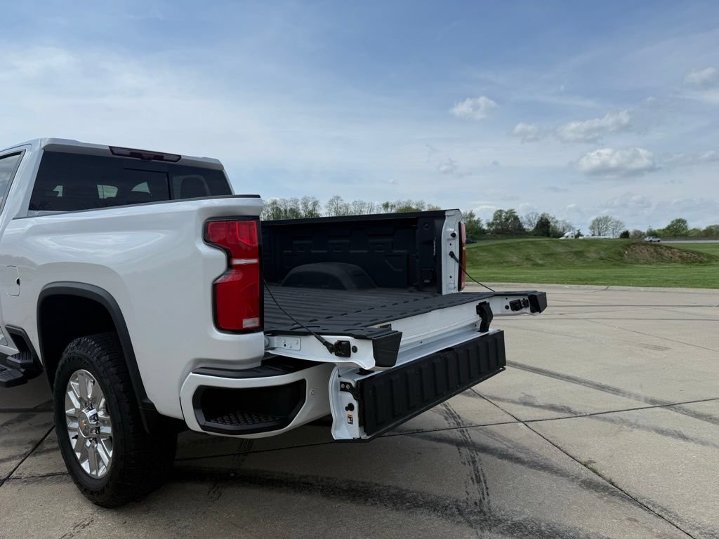 Used 2025 Chevrolet Silverado 2500 High Country w/ Technology Package AWD/4WD image 7