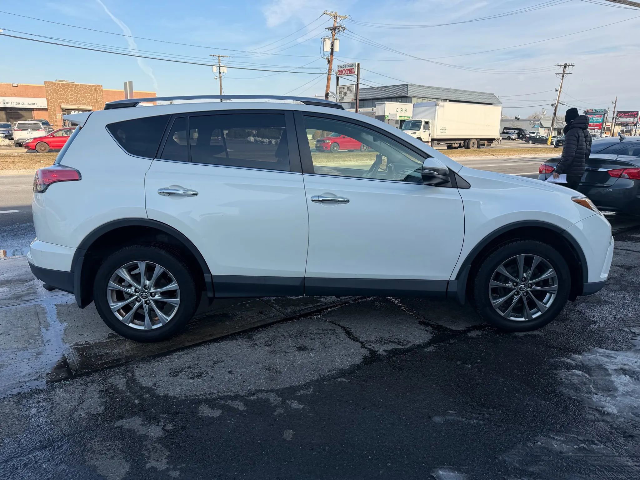 Used 2018 Toyota RAV4 Limited AWD/4WD image 4