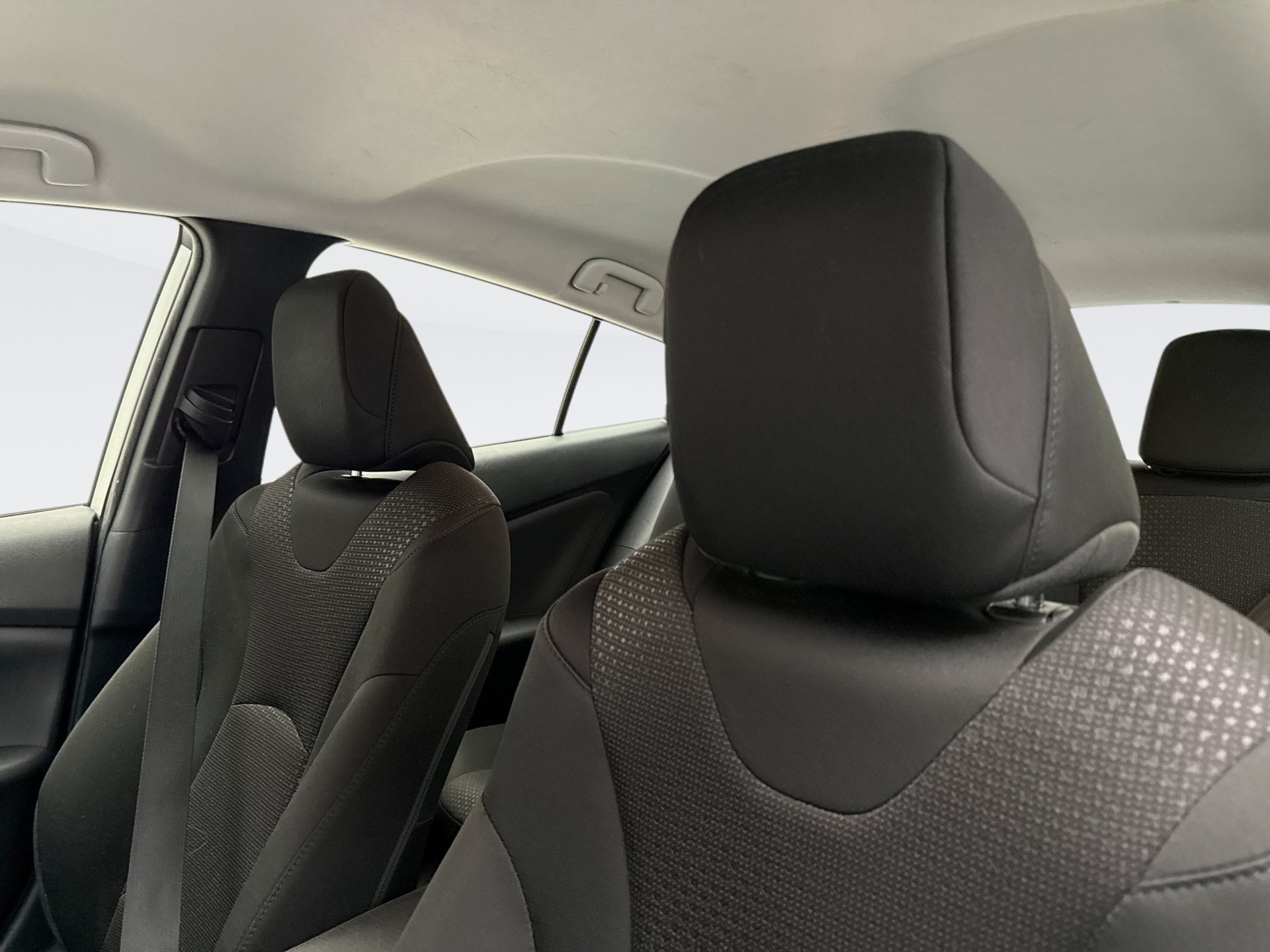 Used 2021 Toyota Prius LE FWD image 10