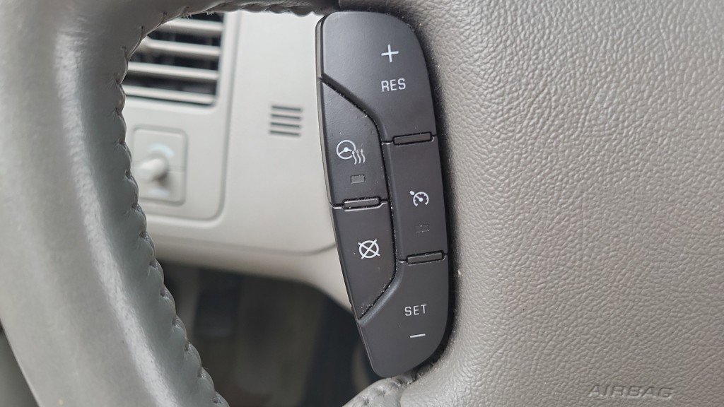 Used 2010 Buick Lucerne CXL w/ Driver Confidence Package image 24