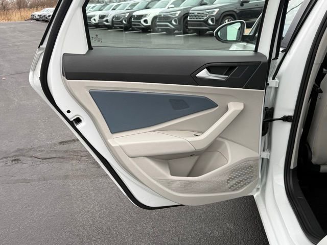 Used 2025 Volkswagen Jetta SE image 19