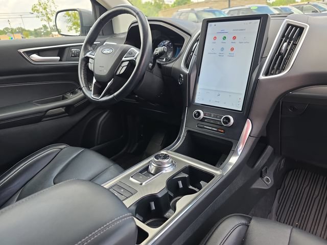Used 2022 Ford Edge Titanium AWD/4WD image 16