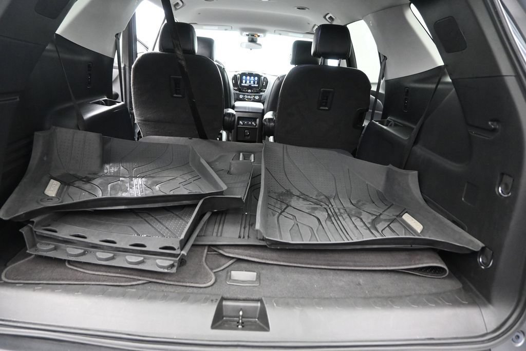 Used 2020 Chevrolet Traverse LT FWD image 17