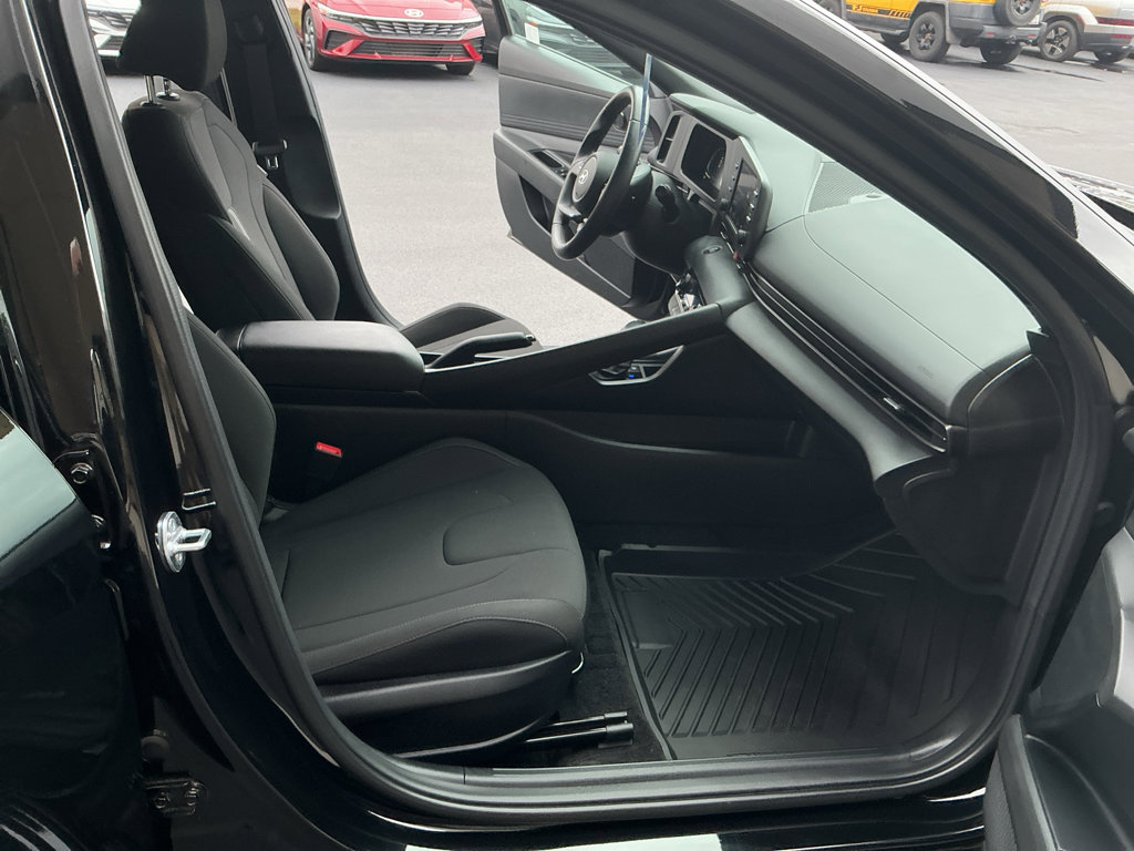 Certified 2025 Hyundai Elantra Sport image 14