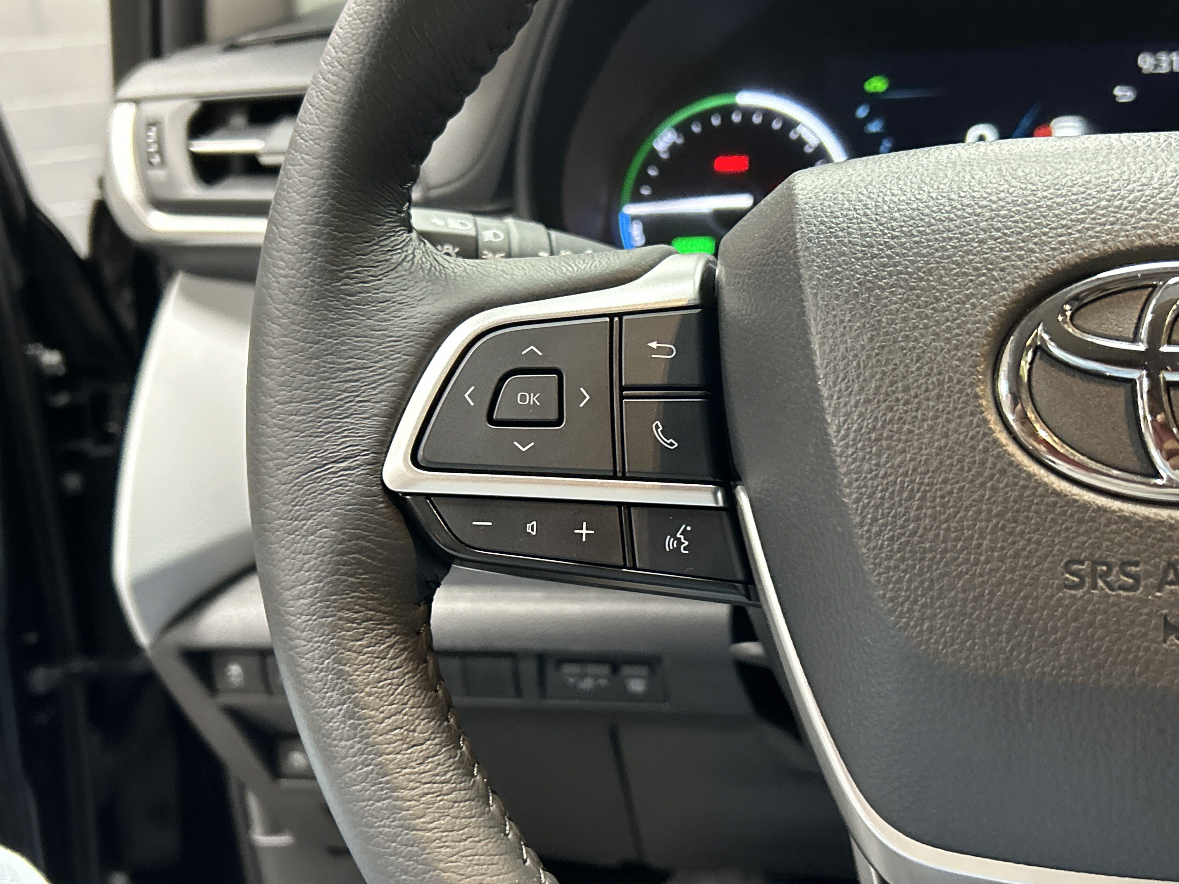 Certified 2025 Toyota Sienna XLE FWD image 19