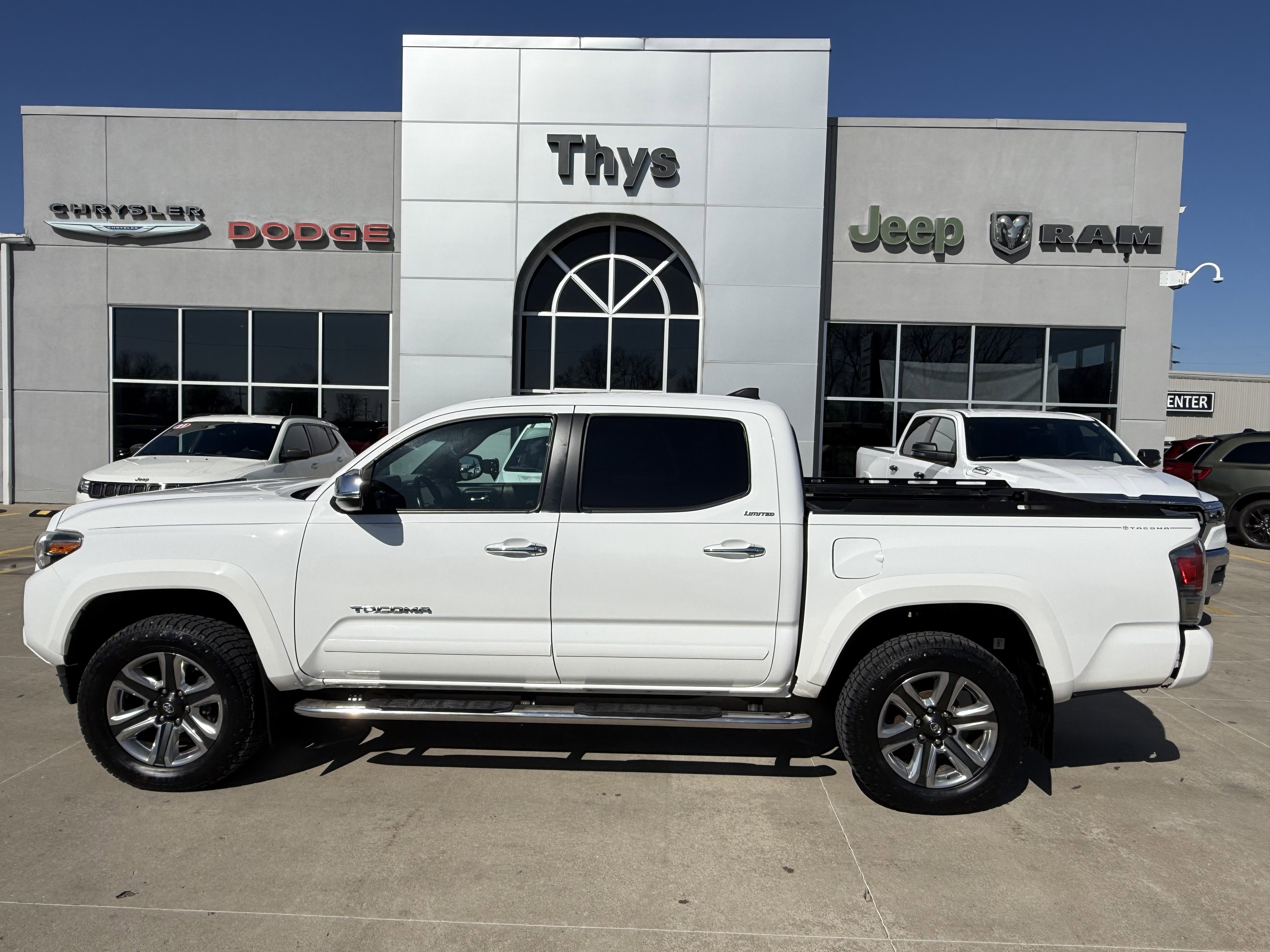 Used 2018 Toyota Tacoma Limited image 31