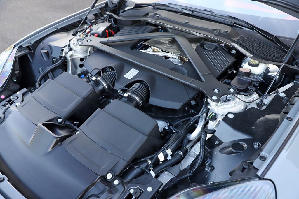 Used 2025 Aston Martin V8 Vantage Coupe image 36
