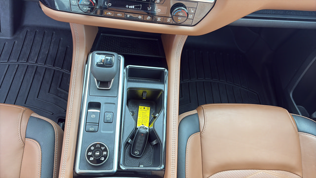 Certified 2025 Nissan Pathfinder Platinum AWD/4WD image 27