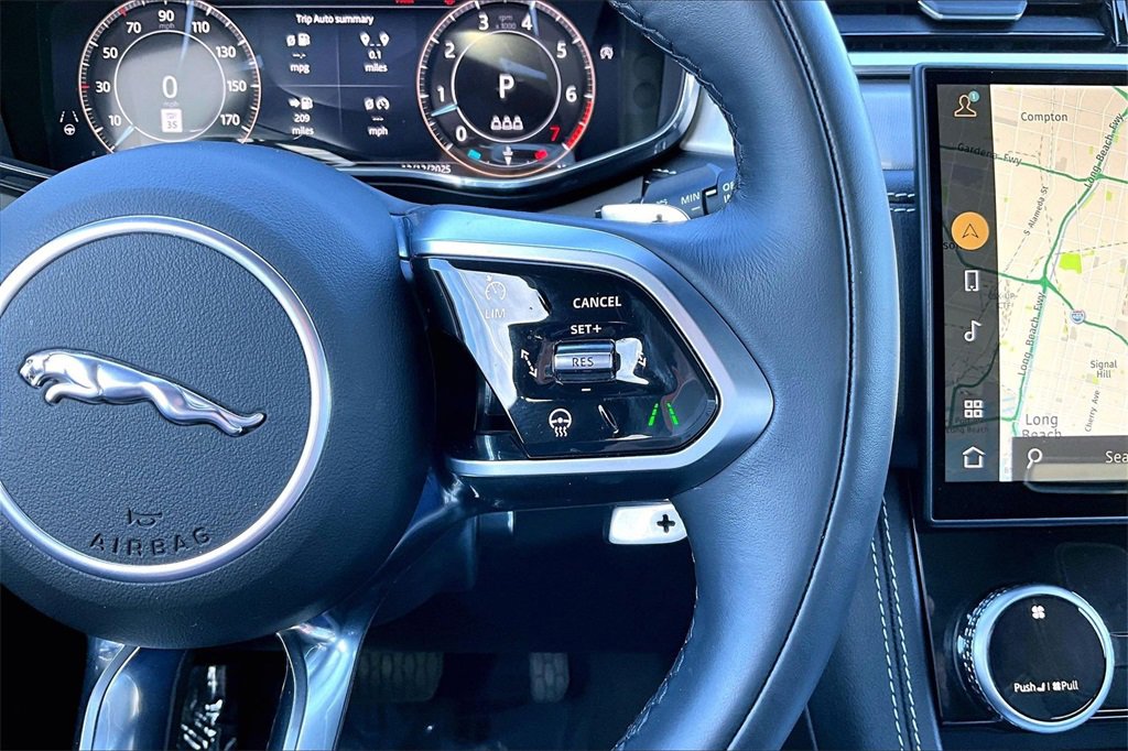 Used 2024 Jaguar F-PACE R-Dynamic S image 12