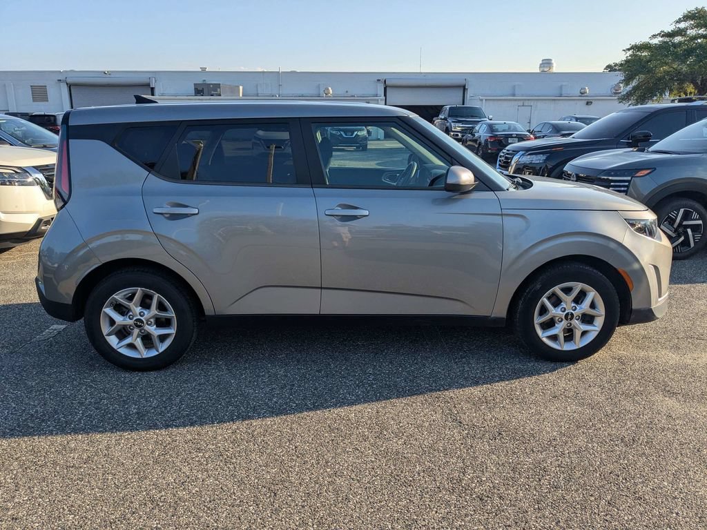 Used 2023 Kia Soul LX w/ Option Group 015 FWD image 3