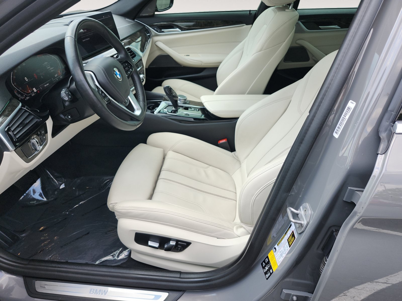 Used 2021 BMW 530i xDrive w/ Premium Package AWD/4WD image 10