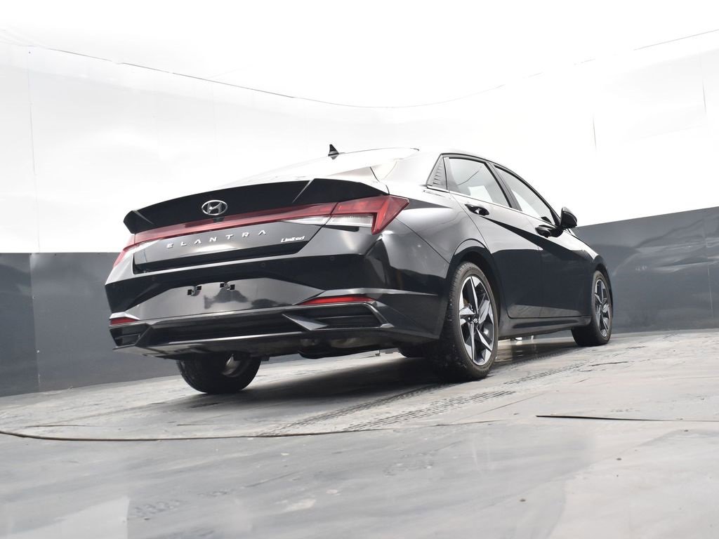 Used 2022 Hyundai Elantra Limited image 27