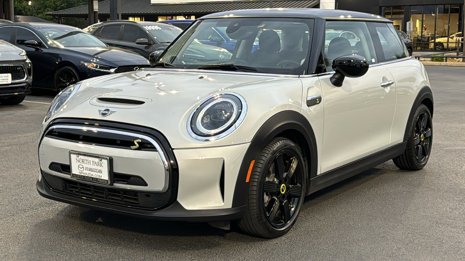 Used 2022 MINI Cooper SE image 4