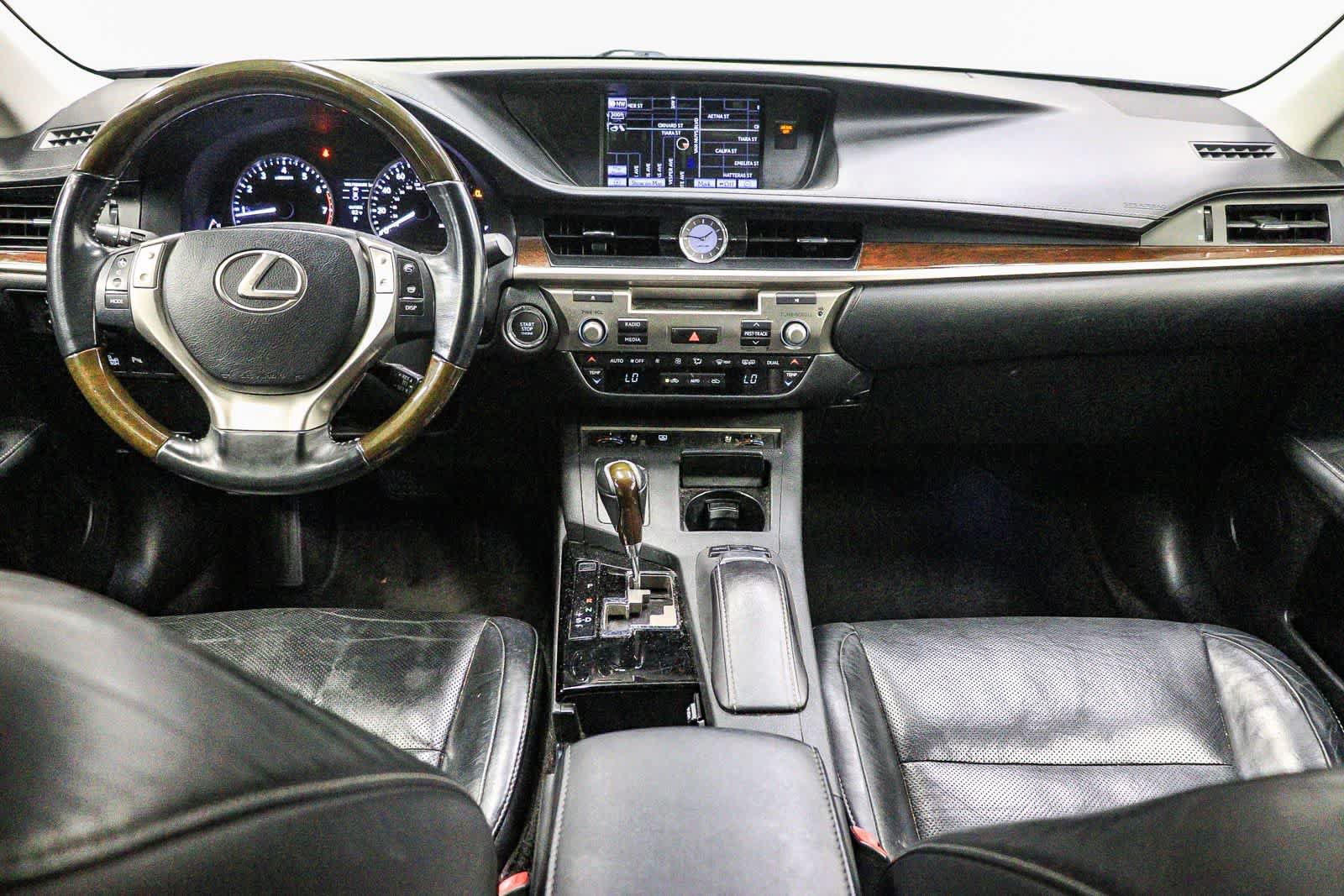 Used 2014 Lexus ES 350 w/ Luxury Package FWD image 13