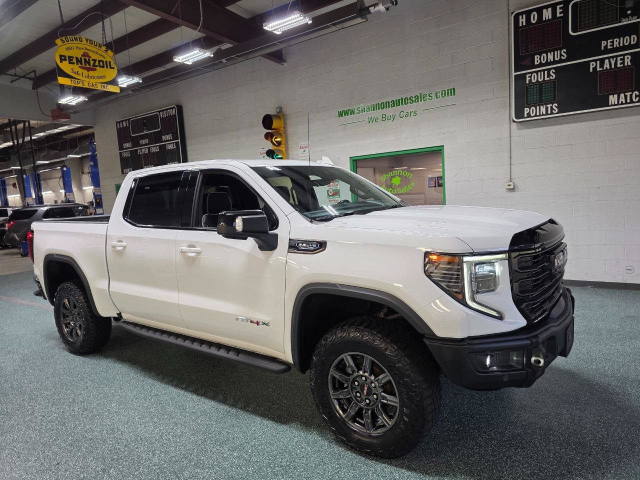 Used 2024 GMC Sierra 1500 AT4X AWD/4WD image 4