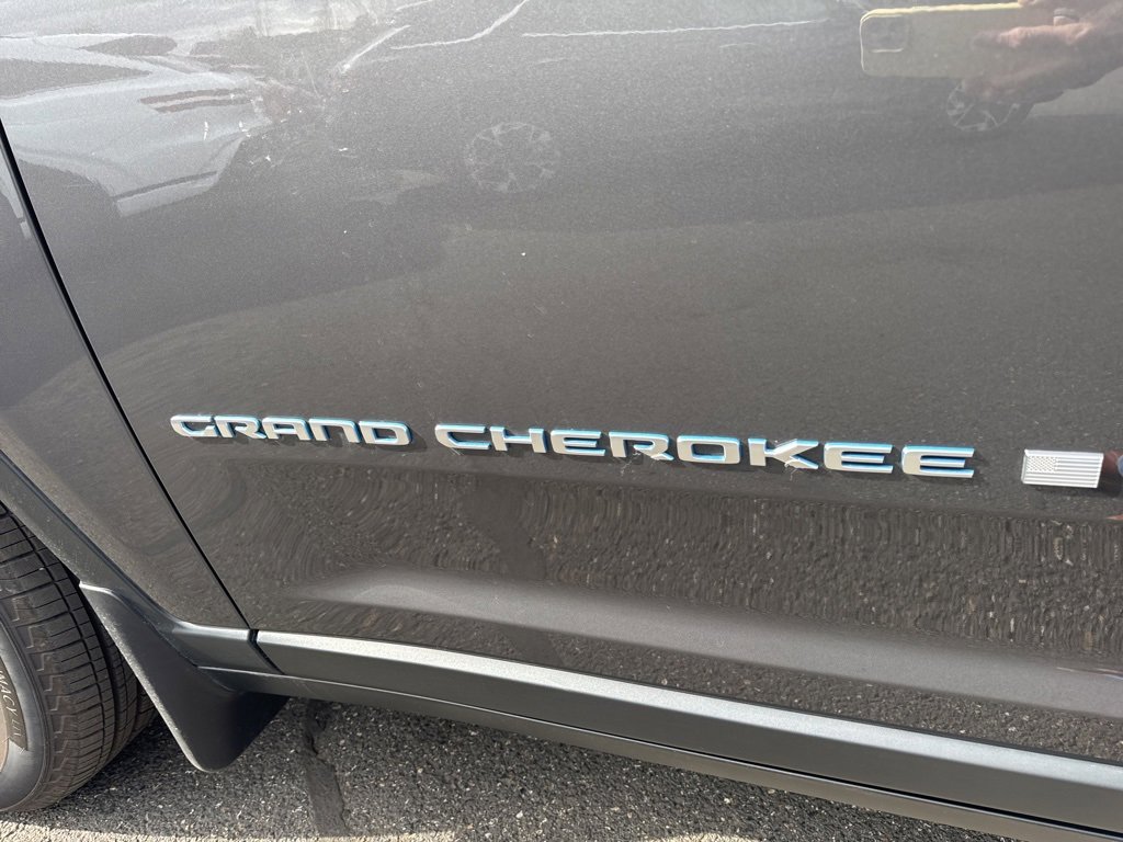 Used 2025 Jeep Grand Cherokee Limited 4xe w/ MOPAR Finishing Package image 13