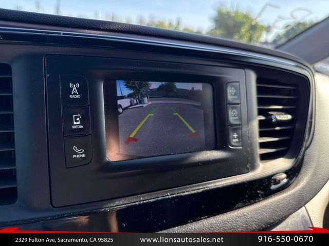 Used 2017 Chrysler Pacifica Touring-L FWD image 21