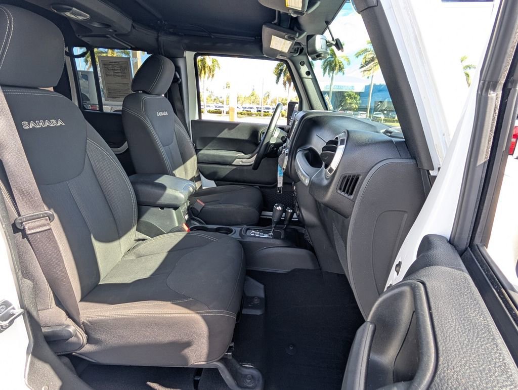 Used 2017 Jeep Wrangler Unlimited Sahara w/ Connectivity Group image 18