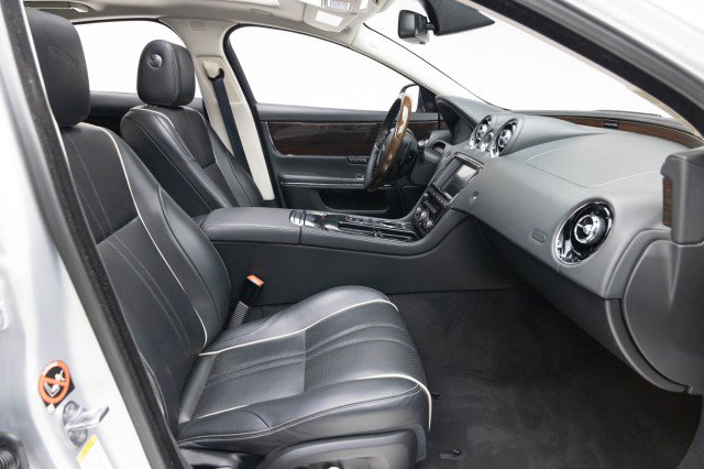 Used 2016 Jaguar XJ R-Sport image 36