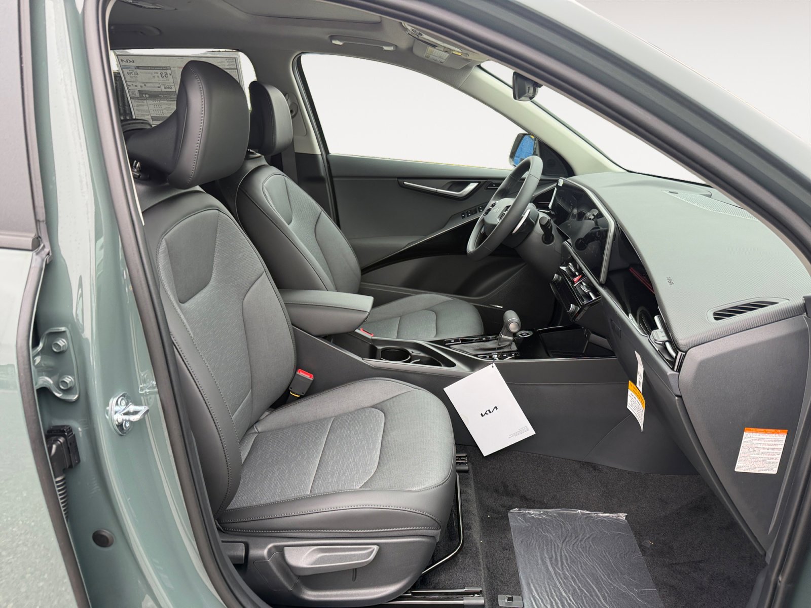 New 2026 Kia Niro FWD image 19