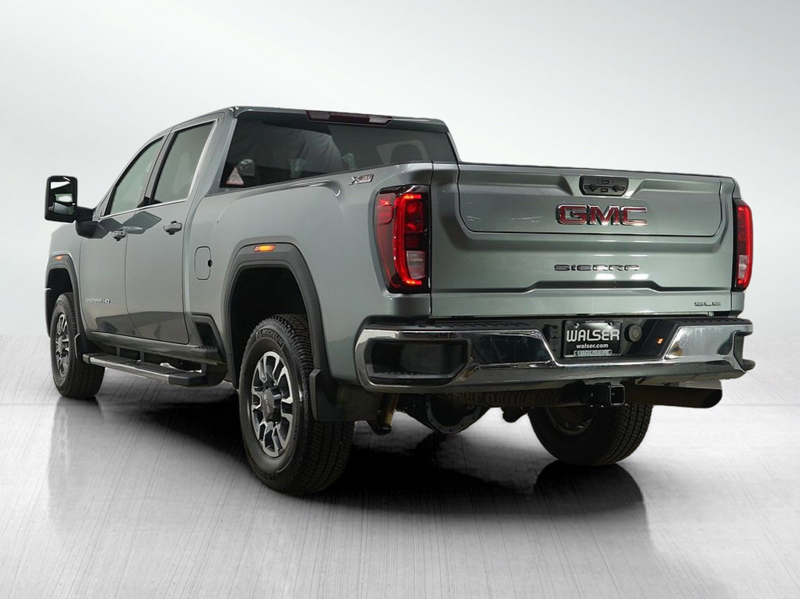 Used 2024 GMC Sierra 2500 SLE w/ SLE Convenience Package image 3